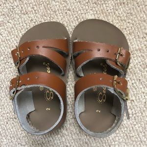 Sea wees leather sandals
